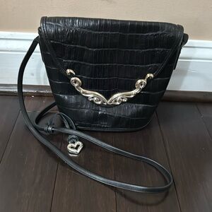 Brighton 
Crossbody 
Please note broken hardware on the front of the bag